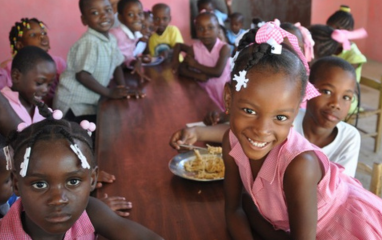 Stuur 10 kinderen één jaar naar school